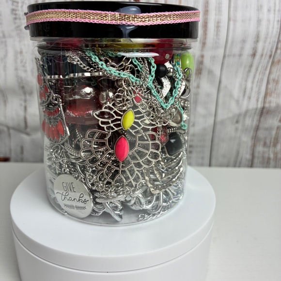 Mystery Treasure 16 oz Jar - Lot 0256 - Picture 4 of 7